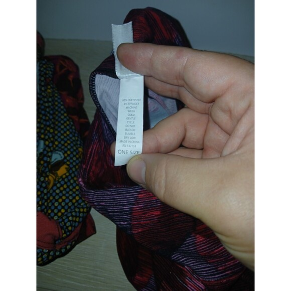 Lot Of 3 LuLaRoe Butter Soft Leggings Womens One Size Hummingbirds Skates Hearts - Picture 8 of 15